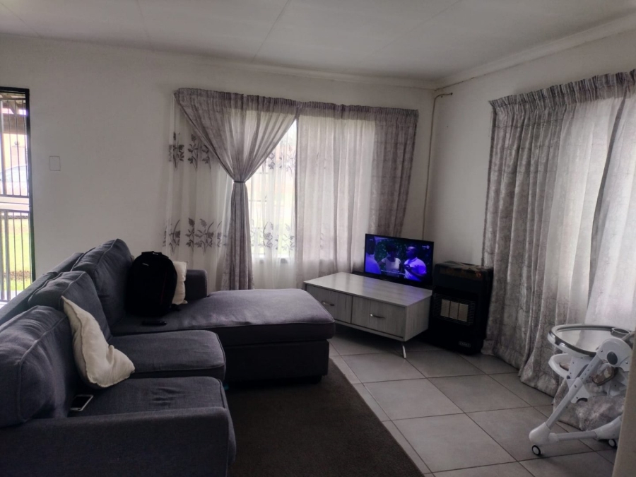 2 Bedroom Property for Sale in Selosesha Free State